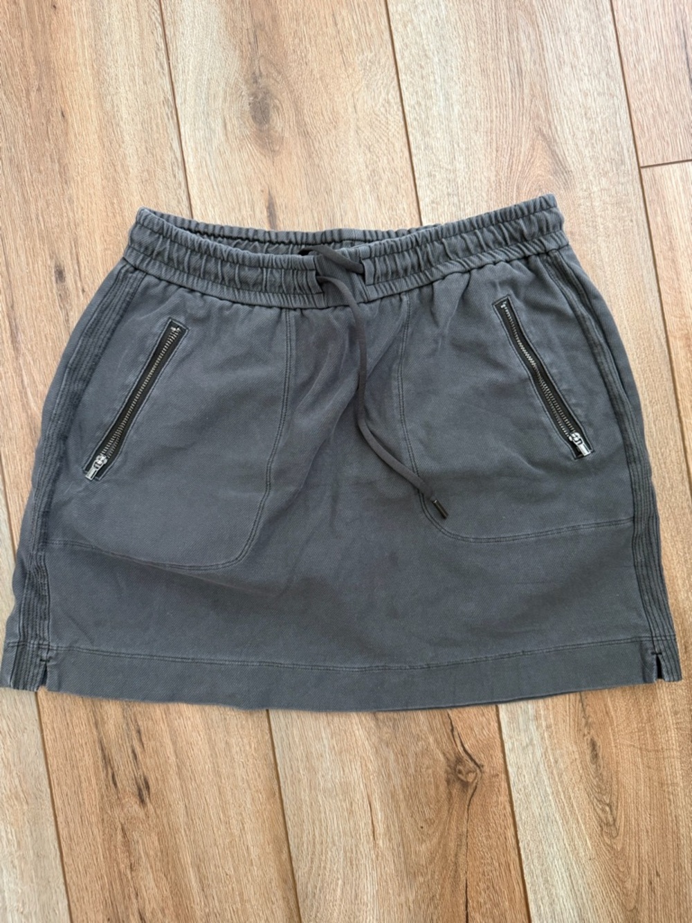 Athleta Drawstring Grey Mini Skirt with Zip Pockets